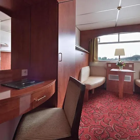 Botel Fairtours Hotelschiff Rembrandt Van Rijn*** Koeln