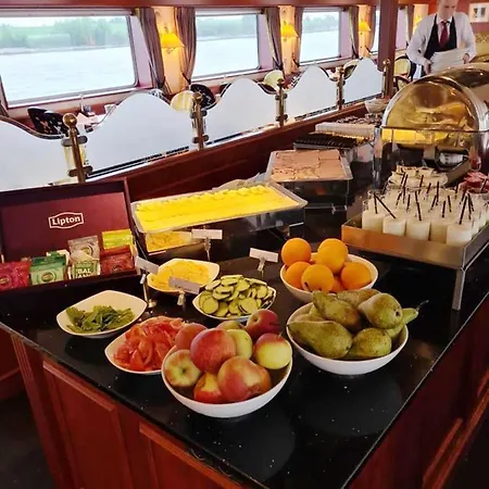 Botel Fairtours Hotelschiff Rembrandt Van Rijn*** Koeln