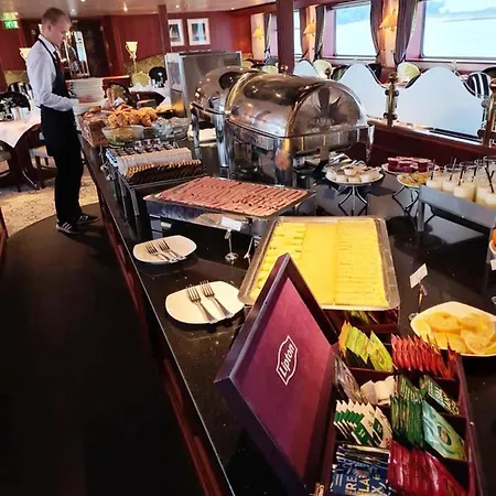 Botel Fairtours Hotelschiff Rembrandt Van Rijn*** Koeln *