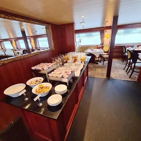 Botel Fairtours Hotelschiff Rembrandt Van Rijn*** Koeln *