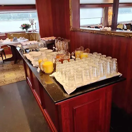 Botel Fairtours Hotelschiff Rembrandt Van Rijn*** Koeln *